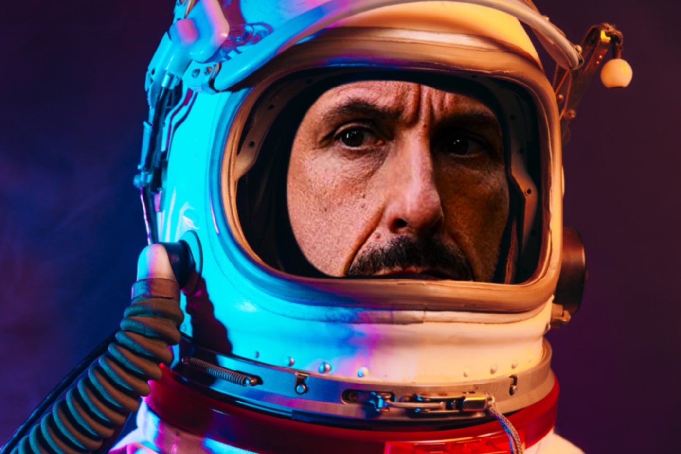 Trailer de Spaceman com Adam Sandler